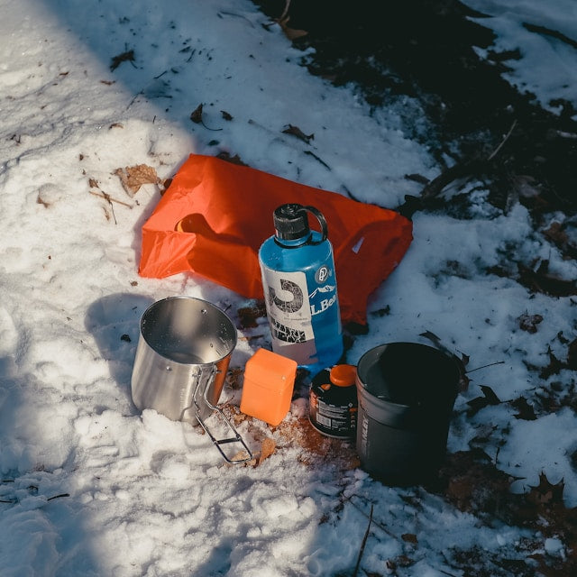 Choosing the Right Outdoor Equipment for Surviving and Living in the Wild
